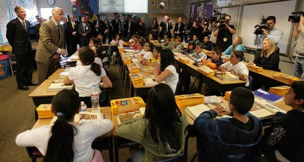 Terry Pierson/The Press-Enterprise Gov. Jerry Brown speaks in Susan Cummins' 4th grade class at Arlanza Elementary School in Riverside in 2011.