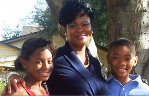 Shellie Braggs and her children 