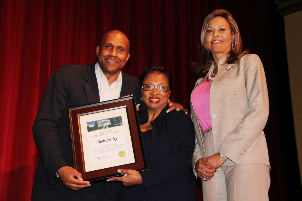 (left to right) Tavis Smiley; Assmeblymember Cheryl Brown, 47th District; and Dr. Gloria M. Fisher, Interim president of SBVC. (Photo credit: John Coleman)