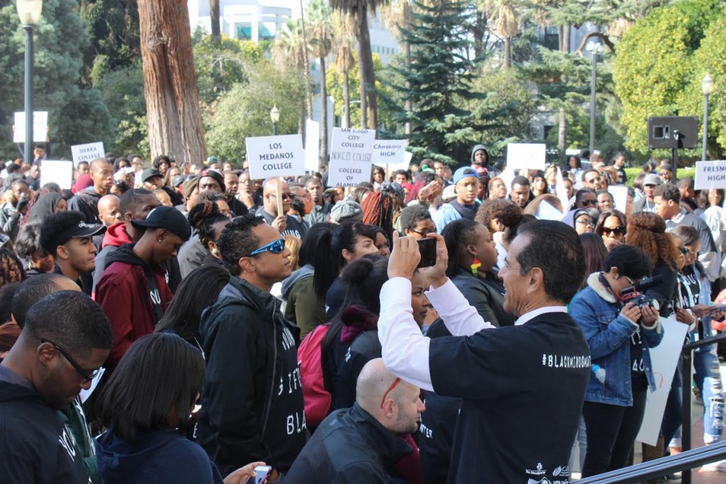 Villaraigosa taking pics of the crowd